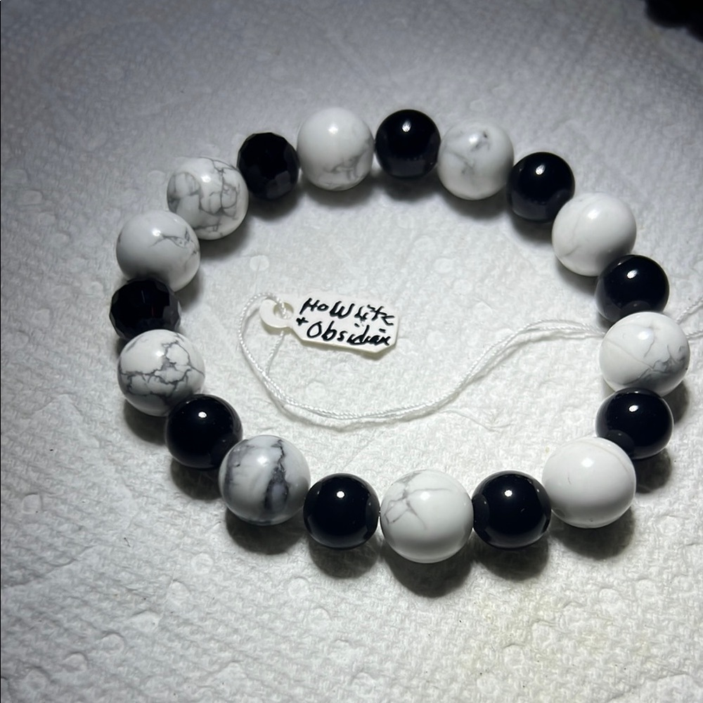 Howlite and Obsidian Beaded Bracelet